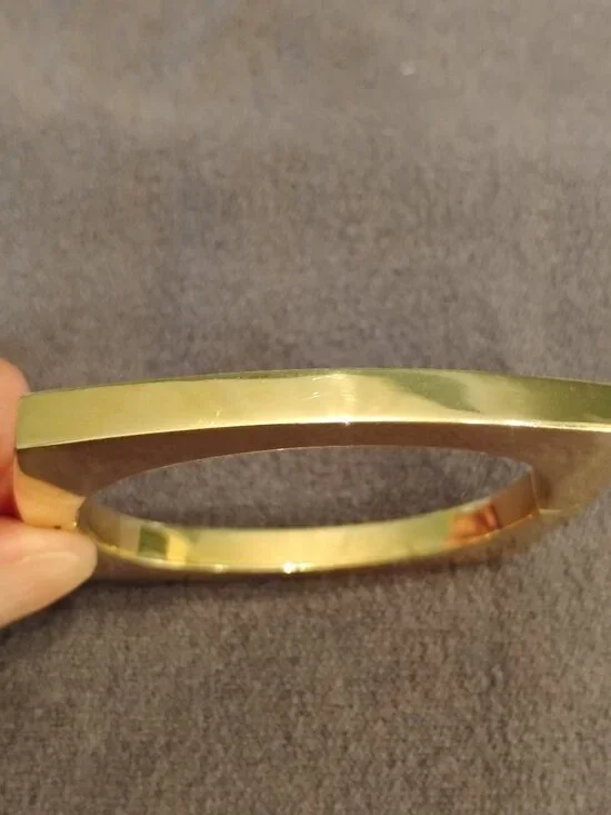 14k Yellow Gold rectangle bangle bracelet - Picture 4 of 6